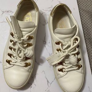 Tod’s women’s sneakers in a great condition white color